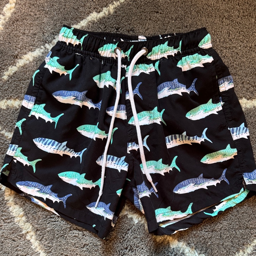 Snapper Rock Swim Trunks Bathing Suit Navy Blue Shark Print, size Kids 4/5